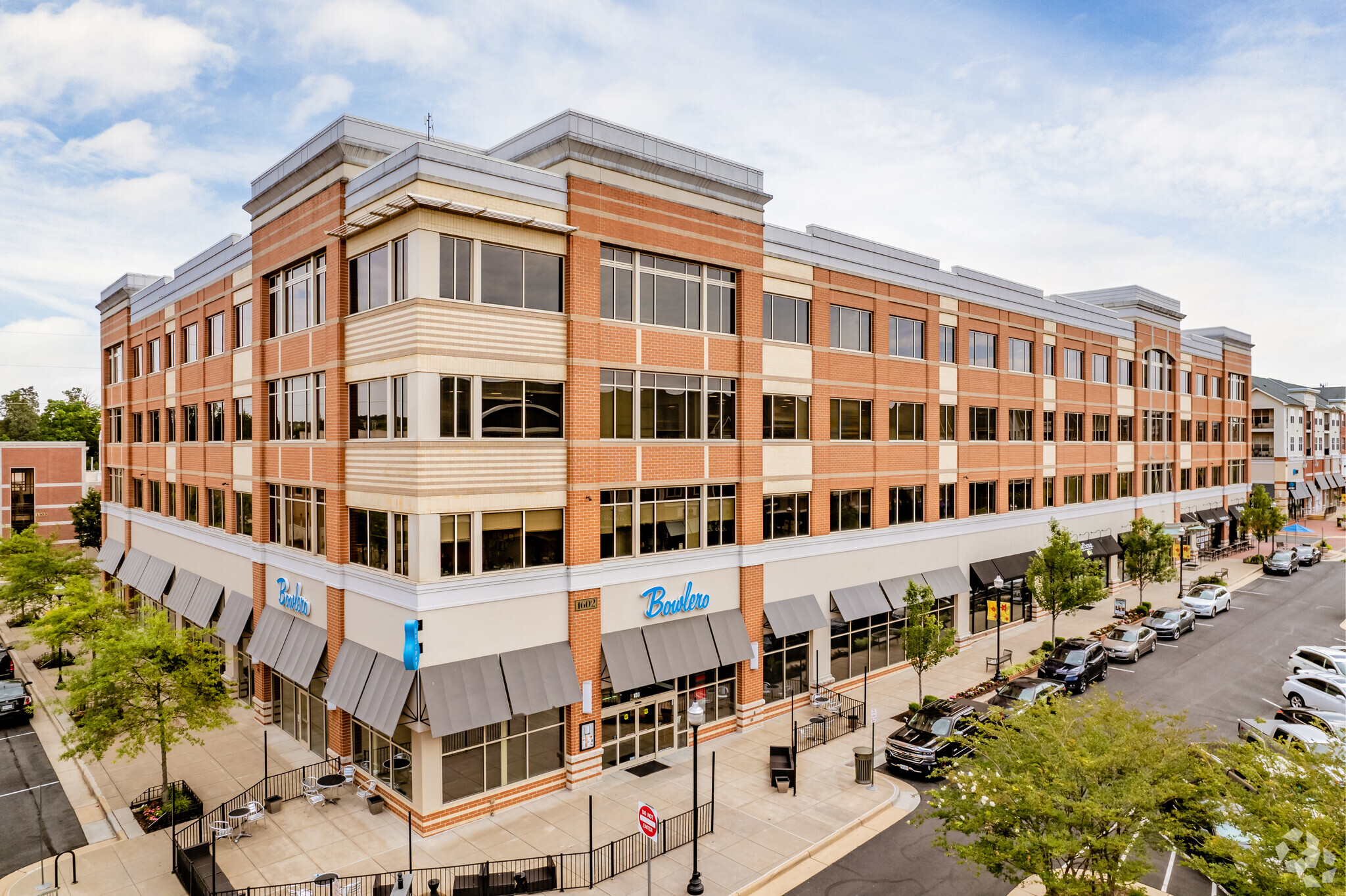 1602 Village Market Blvd SE, Leesburg, VA à louer Photo principale– Image 1 sur 25