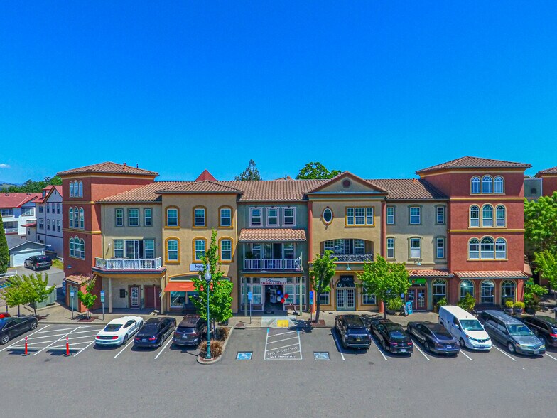 434-432 Emily Rose Cir, Windsor, CA à vendre - Photo principale – Image 1 sur 63