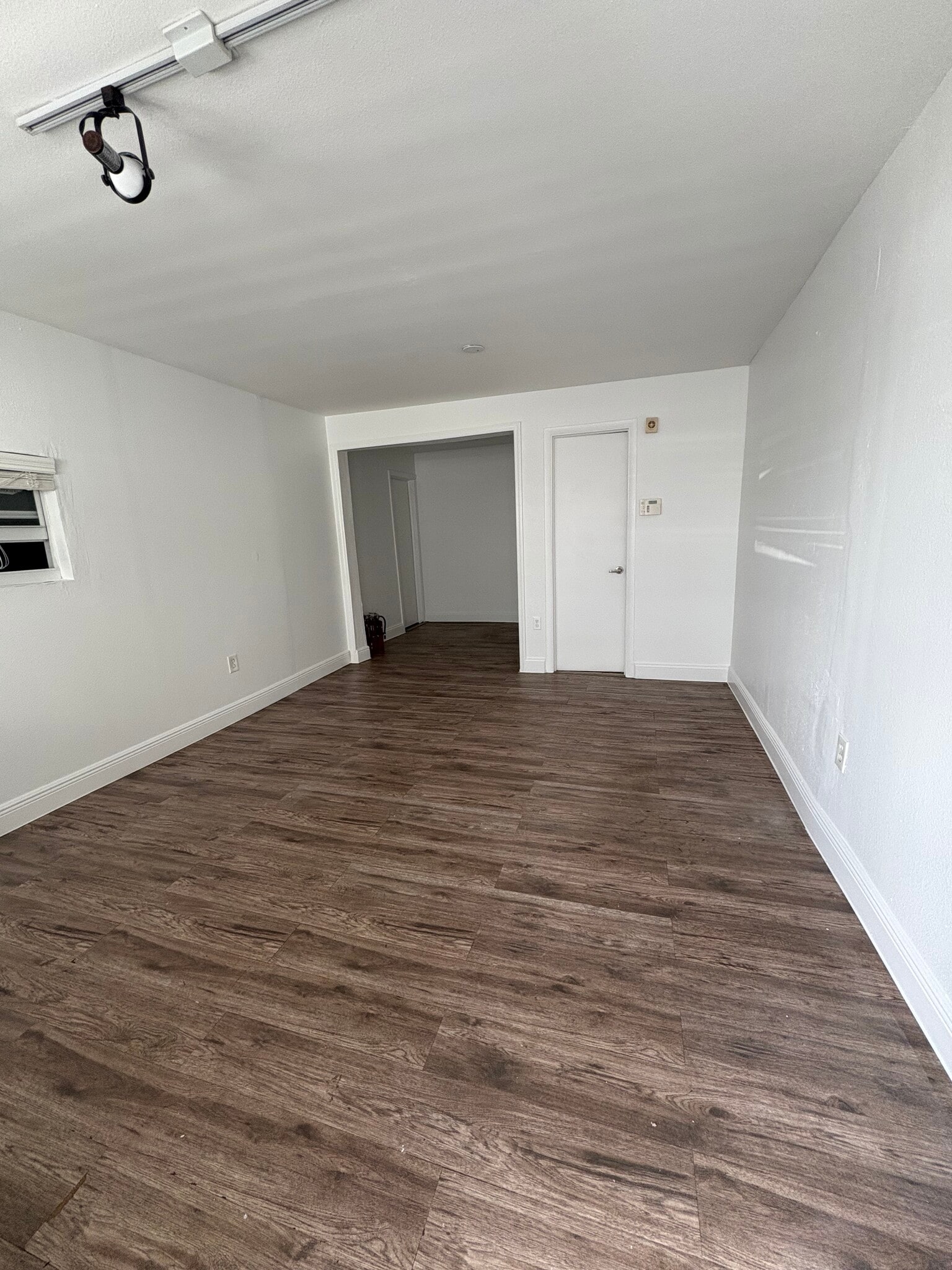 1037-1061 NW 1st Ct, Hallandale Beach, FL à louer Photo intérieure– Image 1 sur 5