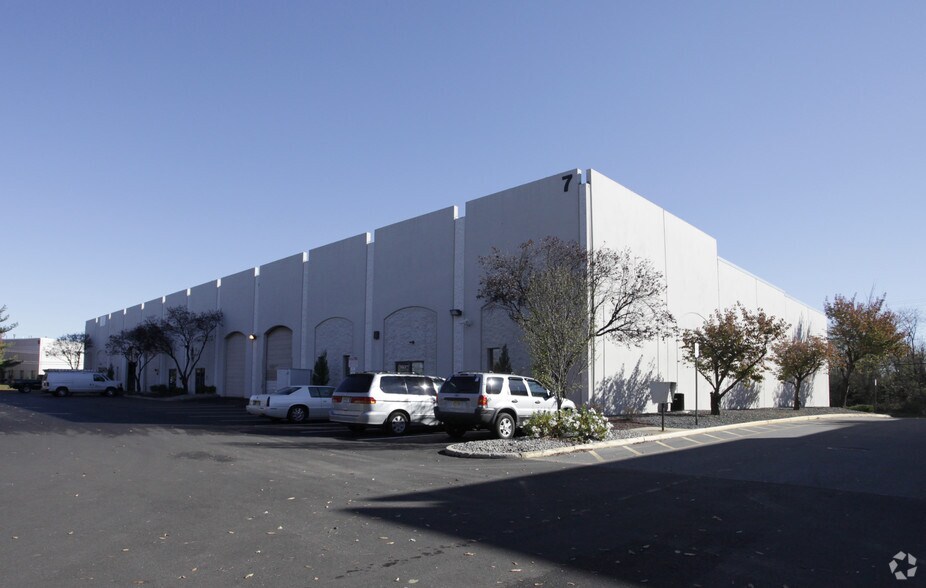 9 Chris Ct, South Brunswick, NJ à louer - Photo principale – Image 1 sur 4