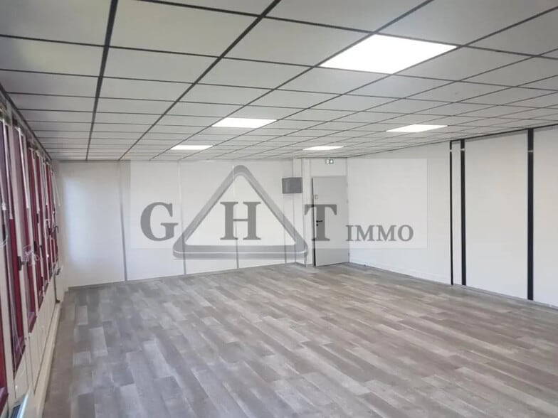 Bureau dans Les Ulis à louer - Photo intérieure – Image 2 sur 2