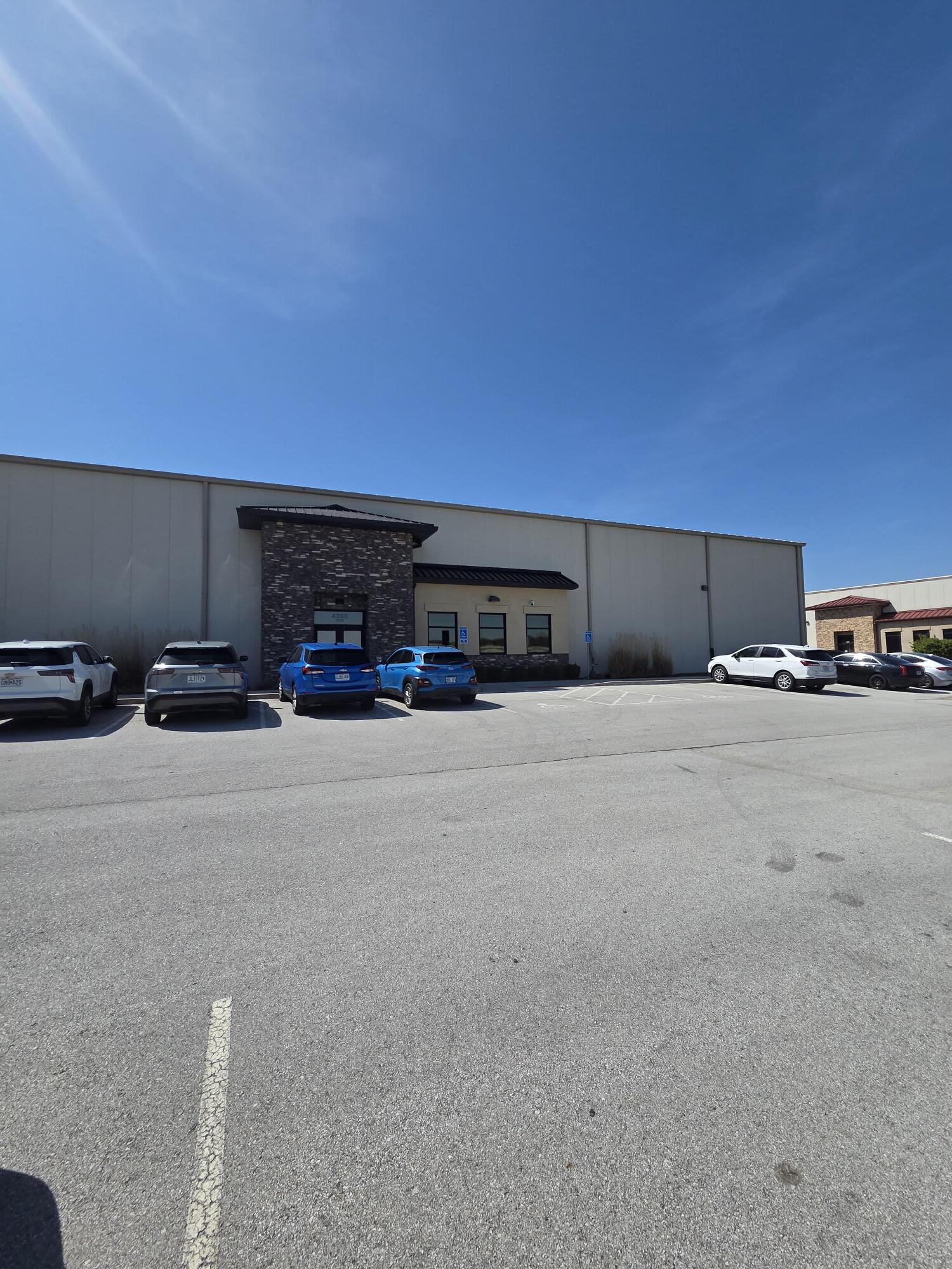 4300-4324 N Belgium Ave, Riverside, MO à louer Photo principale– Image 1 sur 6