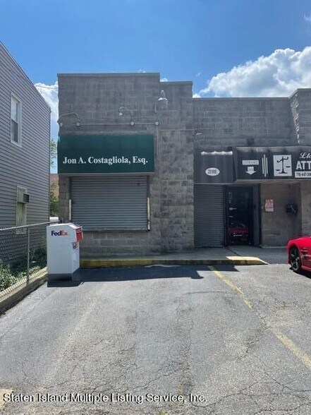 2110 Clove Rd, Staten Island, NY à vendre - Photo de l’immeuble – Image 2 sur 37