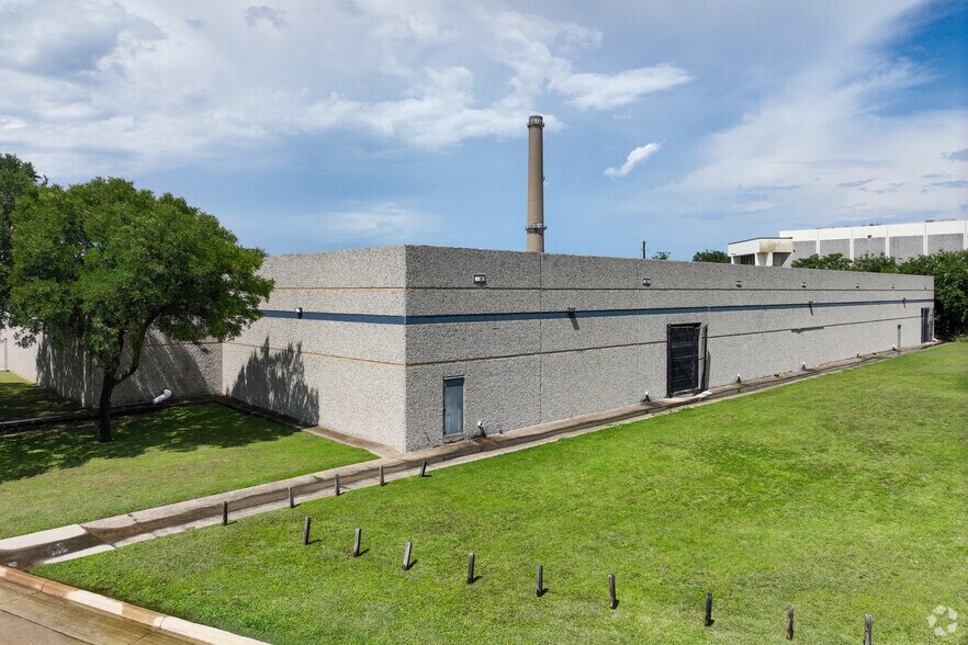 2050 Postal Way, Dallas, TX à vendre - Photo de l’immeuble – Image 3 sur 5