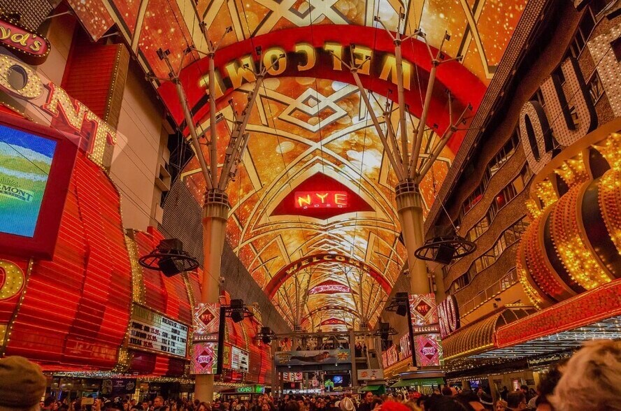 310 Fremont St, Las Vegas, NV à louer - Photo de l’immeuble – Image 3 sur 4