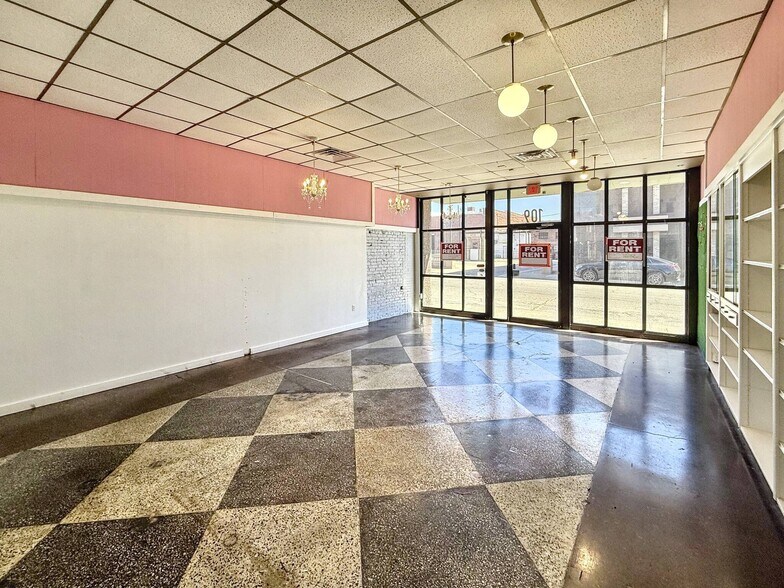 109 W Monroe St, Herrin, IL à vendre - Photo de l’immeuble – Image 3 sur 19