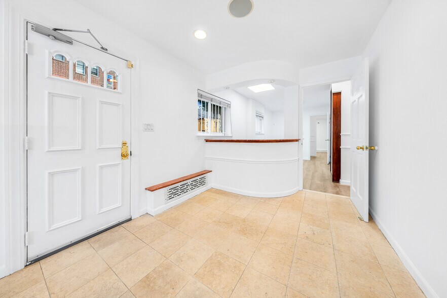 2302 29th St, Astoria, NY à louer - Photo intérieure – Image 1 sur 11