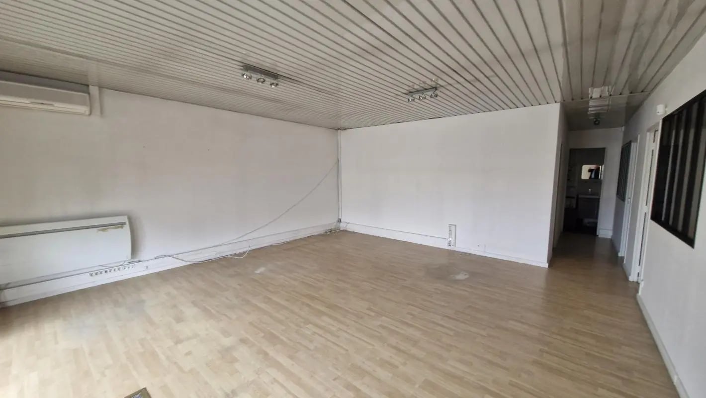Local commercial dans Eysines à louer Photo intérieure– Image 1 sur 6