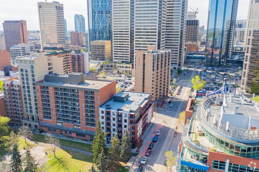 140 2 Av SW, Calgary, AB à louer - Aérien – Image 3 sur 3