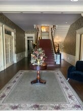 952 W Fourth St, Winston-Salem, NC à louer Hall d’entrée– Image 1 sur 1