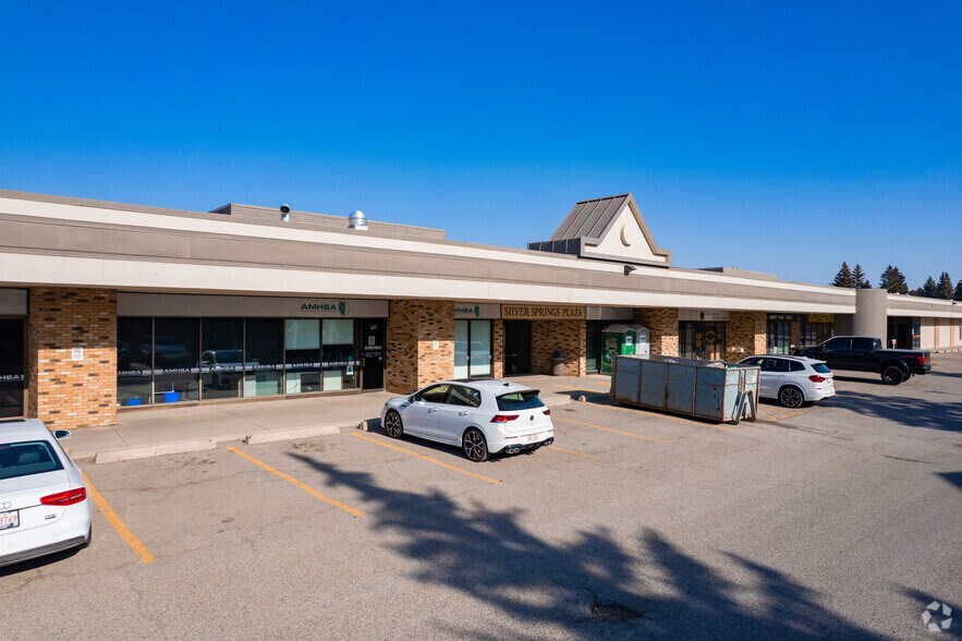5720 Silver Springs Blvd NW, Calgary, AB à louer - Photo de l’immeuble – Image 2 sur 7