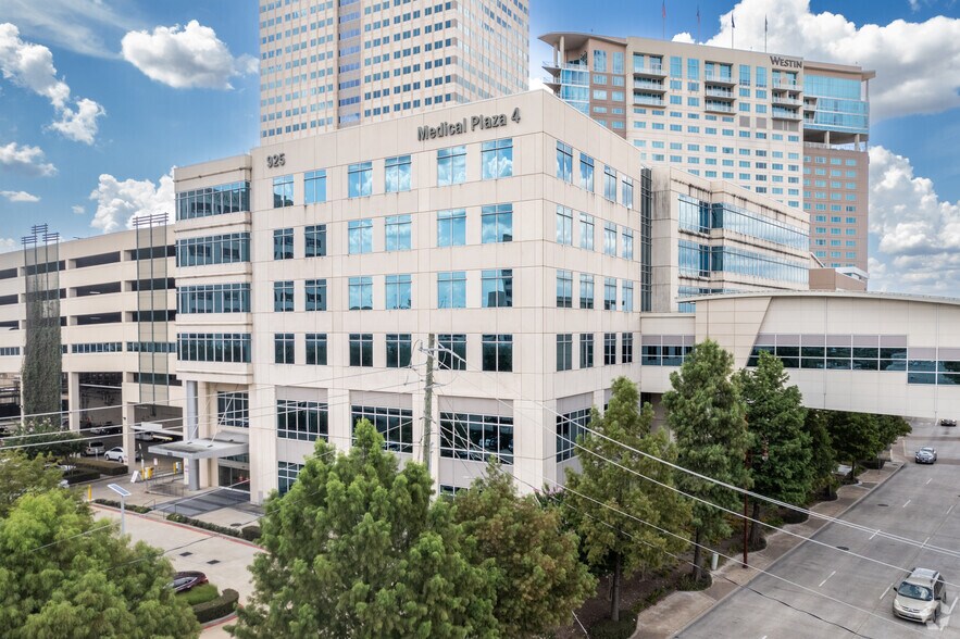 925 Gessner Rd, Houston, TX à louer - Photo de l’immeuble – Image 2 sur 6