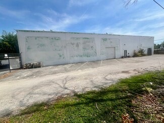 Plus de détails pour 7704 W Hillsborough Ave, Tampa, FL - Local d'activités à louer