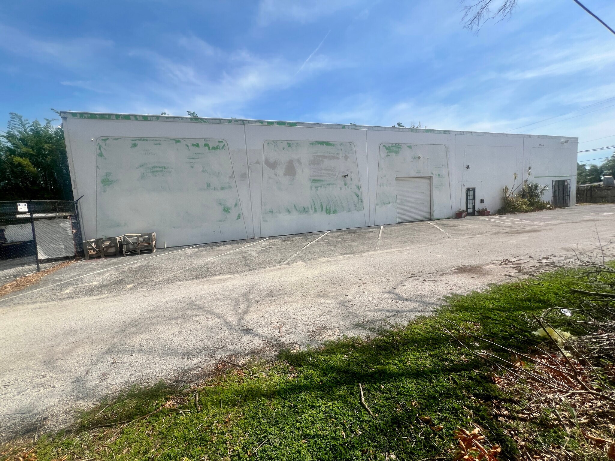 7704 W Hillsborough Ave, Tampa, FL à louer Photo de l’immeuble– Image 1 sur 11