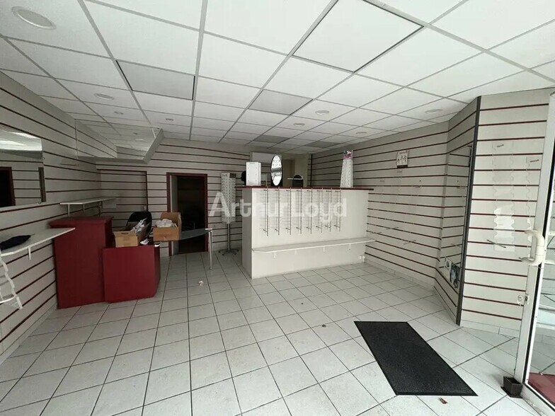 Local commercial dans Givet à louer - Photo intérieure – Image 2 sur 4