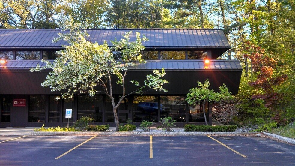 201 E Seventeenth St, Traverse City, MI à louer - Photo de l’immeuble – Image 1 sur 16