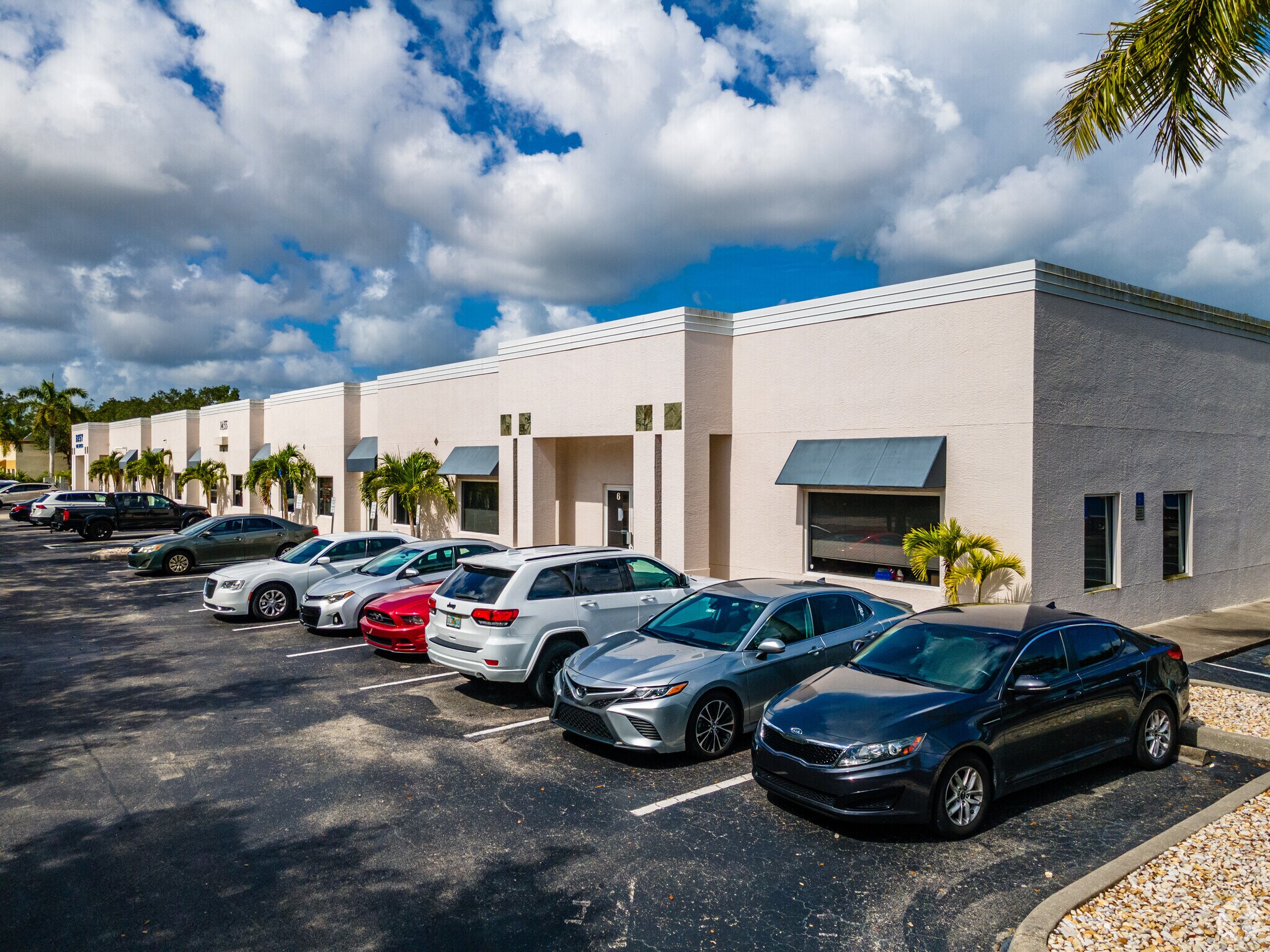 1455 Rail Head Blvd, Naples, FL à louer Photo de l’immeuble– Image 1 sur 16