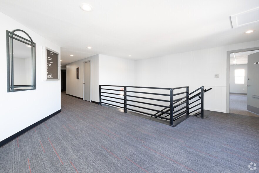 902 N Circle Dr, Colorado Springs, CO à louer - Hall d’entrée – Image 2 sur 16