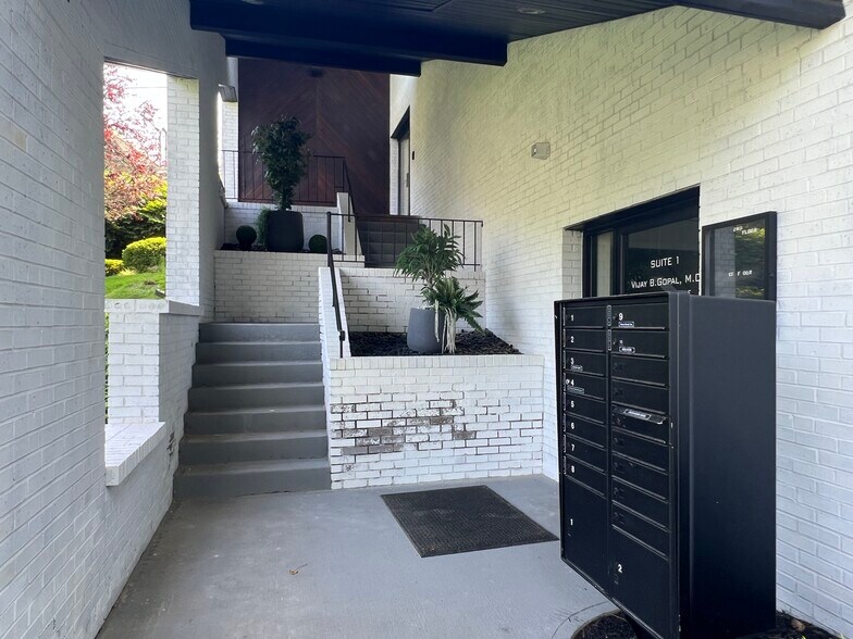 76 E Main St, Huntington, NY à louer - Photo de l’immeuble – Image 3 sur 16