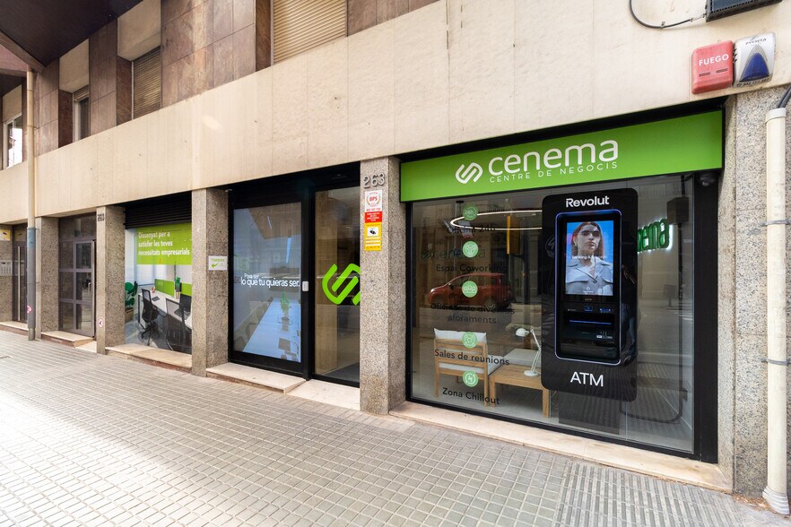 Cenema Sagrada Familia, Sardenya, 261, Barcelone, Barcelona à louer - Photo de l’immeuble – Image 2 sur 20