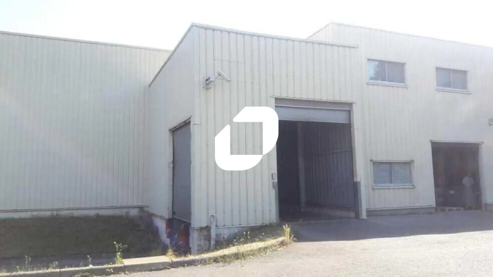 Local d’activités dans Neuilly-sur-Marne à louer - Photo de l’immeuble – Image 2 sur 3