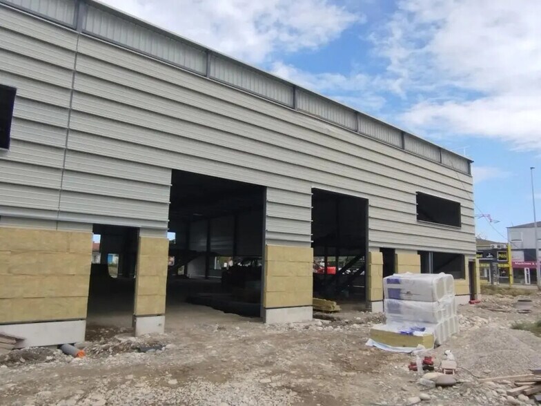 Local d'activités dans Portet-sur-Garonne à vendre - Photo de l’immeuble – Image 2 sur 4