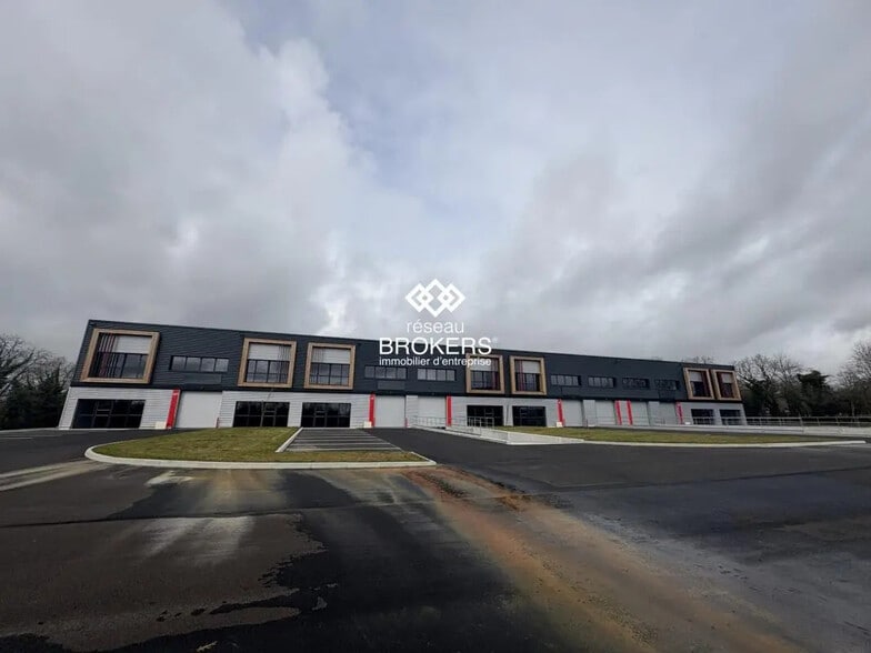 Industriel/Logistique dans Saint-Étienne-de-Montluc à louer - Photo de l’immeuble – Image 1 sur 3