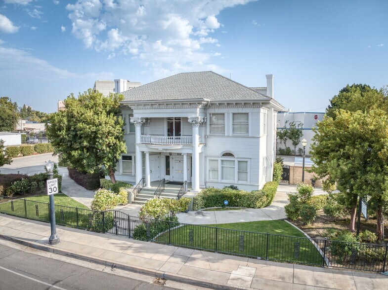 Wildrose Historic Landmark + Parking Lot portefeuille de 2 biens à vendre sur LoopNet.fr - Photo de l’immeuble – Image 1 sur 18
