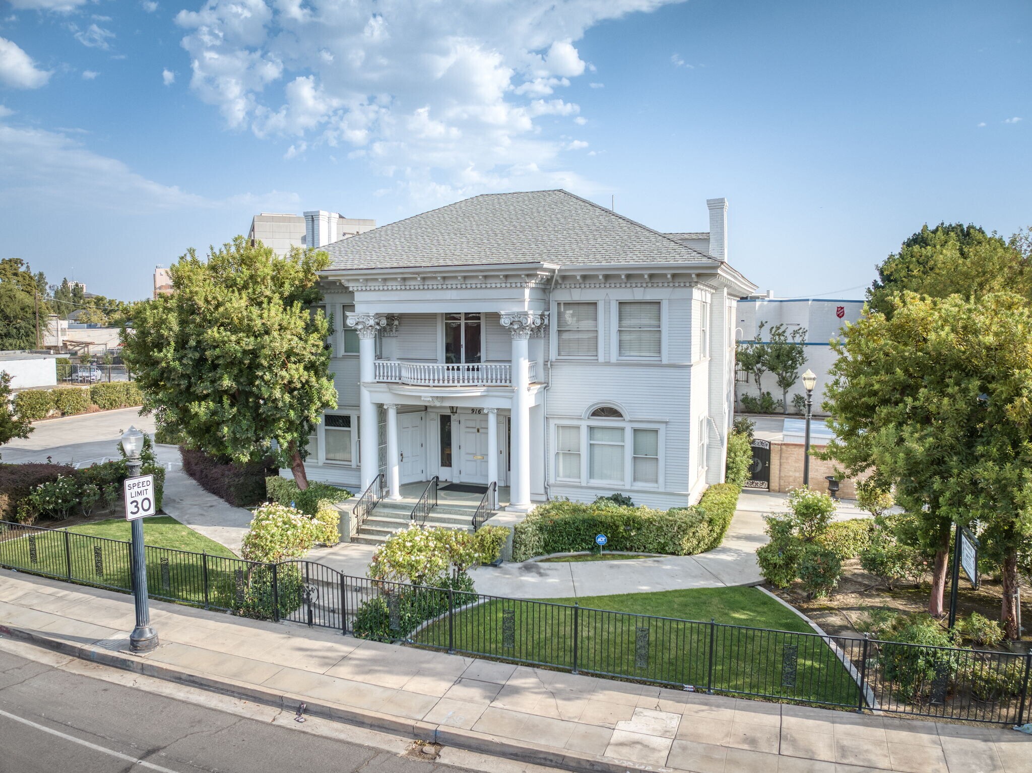 Wildrose Historic Landmark + Parking Lot portefeuille de 2 biens à vendre sur LoopNet.fr Photo de l’immeuble– Image 1 sur 19