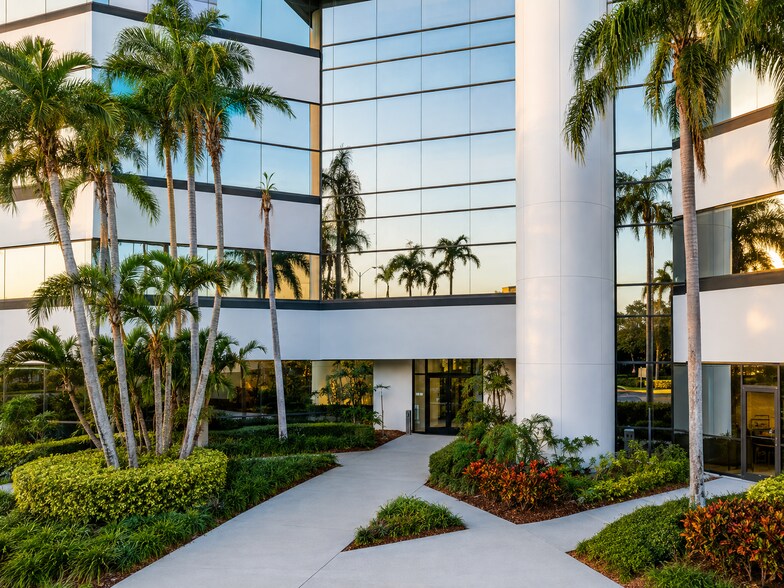 28050 US Hwy 19 N, Clearwater, FL à louer - Photo de l’immeuble – Image 3 sur 15