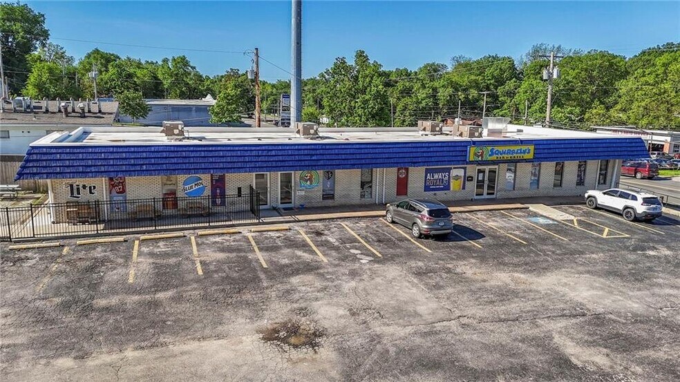 4545 N Brighton Ave, Kansas City, MO à vendre - Photo principale – Image 1 sur 32