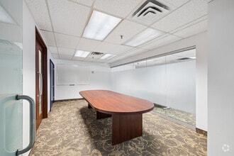 505 De Maisonneuve Boul O, Montréal, QC à louer Photo intérieure– Image 2 sur 6