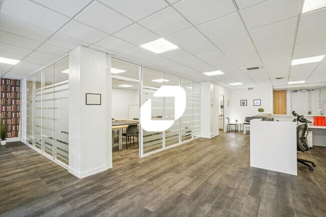 Plus de détails pour Bureau à louer