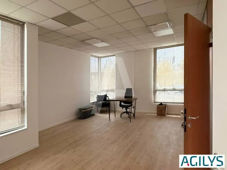 Local d’activités dans Massy à louer - Photo intérieure – Image 3 sur 10
