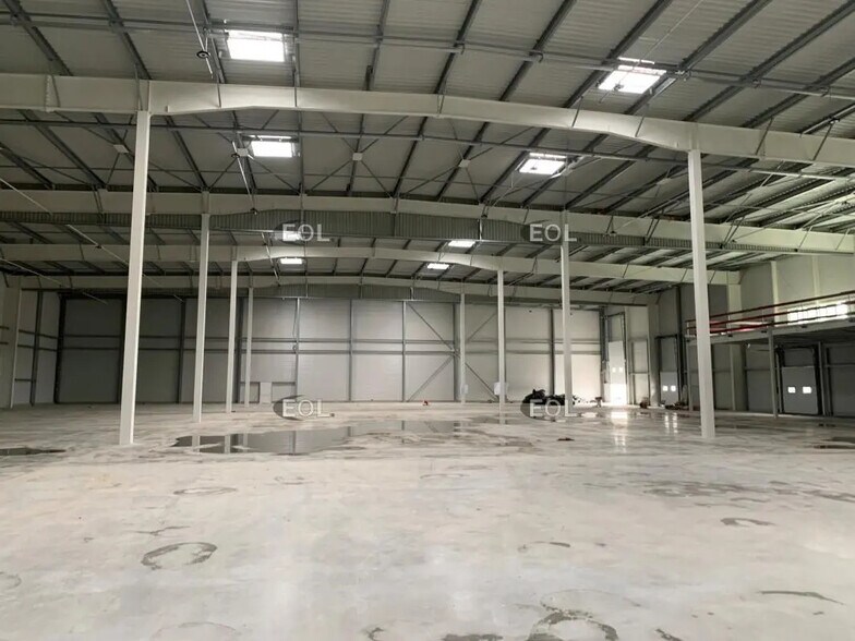 Industriel/Logistique dans PLAN-D'ORGON à louer - Photo de l’immeuble – Image 2 sur 2