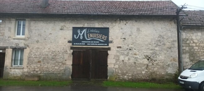 Plus de détails pour Local commercial à louer