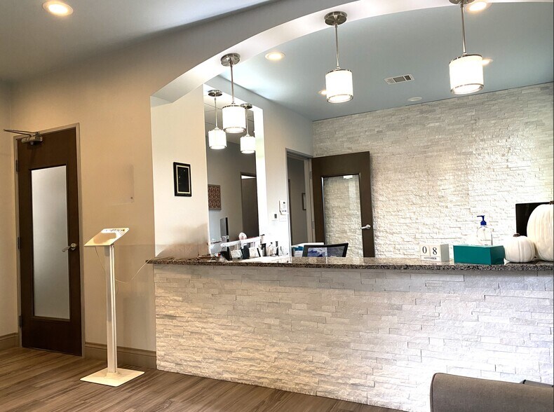 788 S Watters Rd, Allen, TX à louer - Photo de l’immeuble – Image 2 sur 15