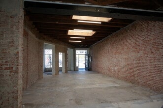 5128 Santa Monica Blvd, Los Angeles, CA à louer Photo intérieure– Image 2 sur 4