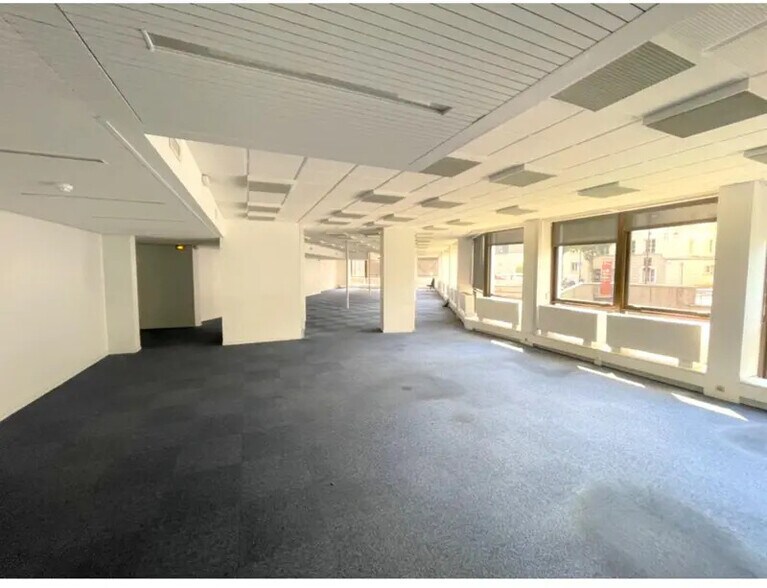 Bureau dans Saint-Cloud à vendre - Photo intérieure – Image 1 sur 5