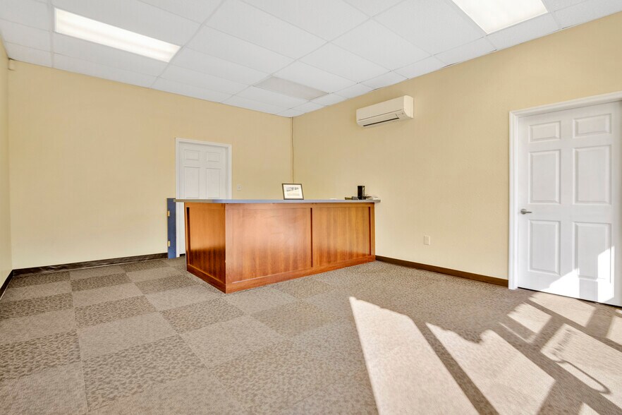 6421 Pinecastle Blvd, Orlando, FL à vendre - Photo de l’immeuble – Image 3 sur 53