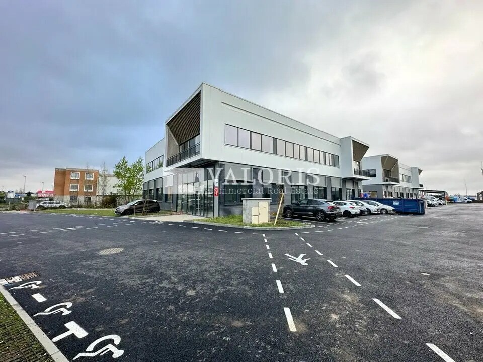 92 Avenue Du Progrès, Chassieu à louer Photo de l’immeuble– Image 1 sur 9