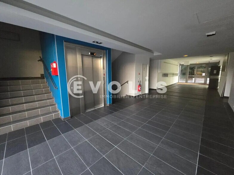 Bureau dans Orsay à vendre - Hall d’entrée – Image 3 sur 8