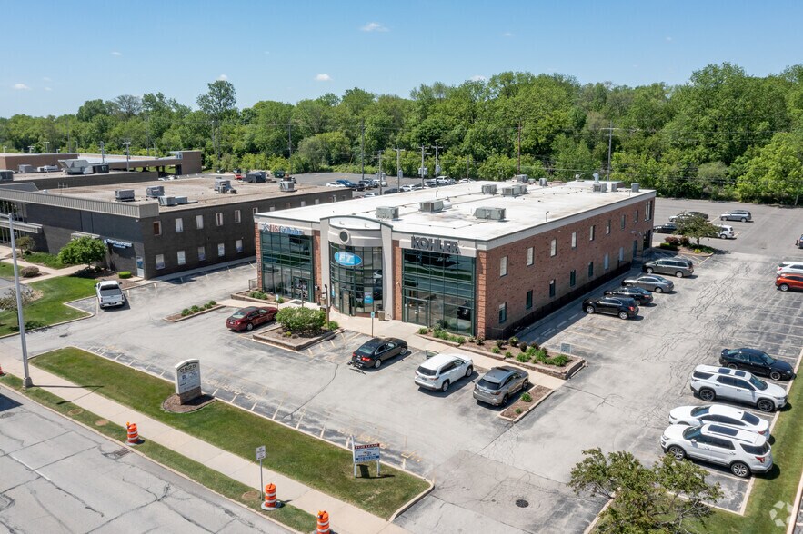 2525 N Mayfair Rd, Wauwatosa, WI à louer - Photo de l’immeuble – Image 3 sur 4