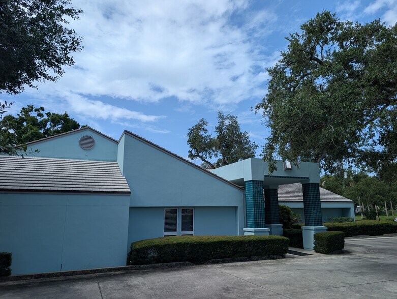 1940 10th Ave, Vero Beach, FL à vendre - Photo de l’immeuble – Image 2 sur 5