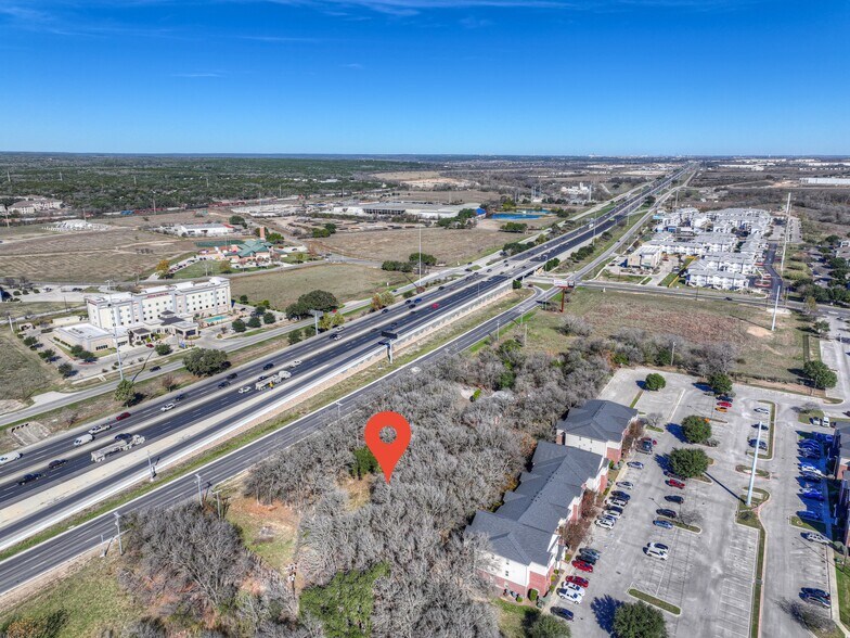 2108 N Interstate 35, San Marcos, TX à vendre - Photo de l’immeuble – Image 2 sur 40