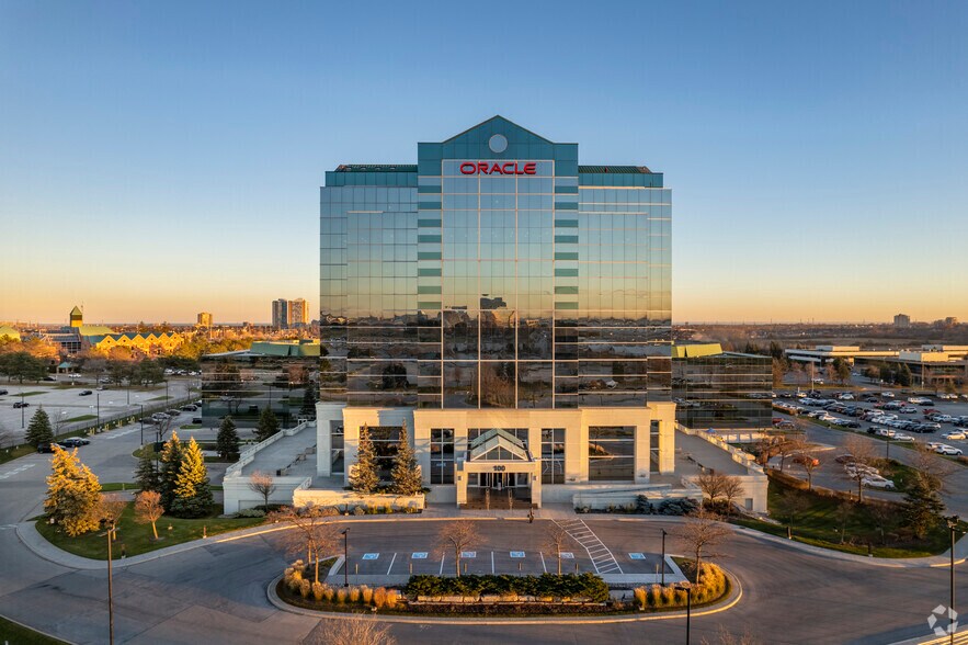 100 Milverton Dr, Mississauga, ON à louer - Photo de l’immeuble – Image 3 sur 8