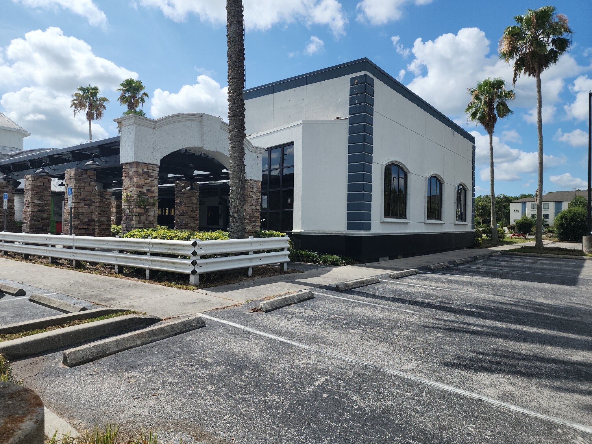 8520 W Irlo Bronson Memorial Hwy, Kissimmee, FL à louer Photo de l’immeuble– Image 1 sur 3