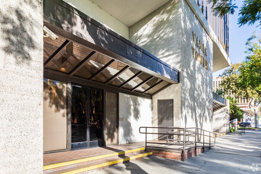 290 N D St, San Bernardino, CA à louer - Photo de l’immeuble – Image 2 sur 12