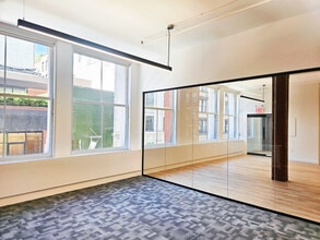 131-133 Spring St, New York, NY à louer Photo de l’immeuble– Image 1 sur 7