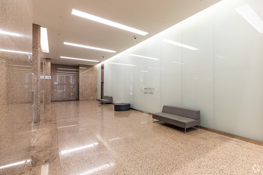 121 King St W, Toronto, ON à louer - Hall d’entrée – Image 3 sur 6
